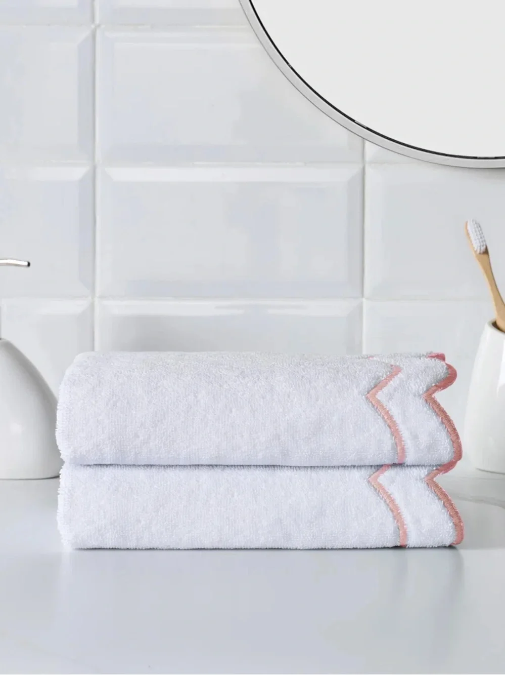 PERI HOME NWT Peri Home Scallop Hand Towel -blush